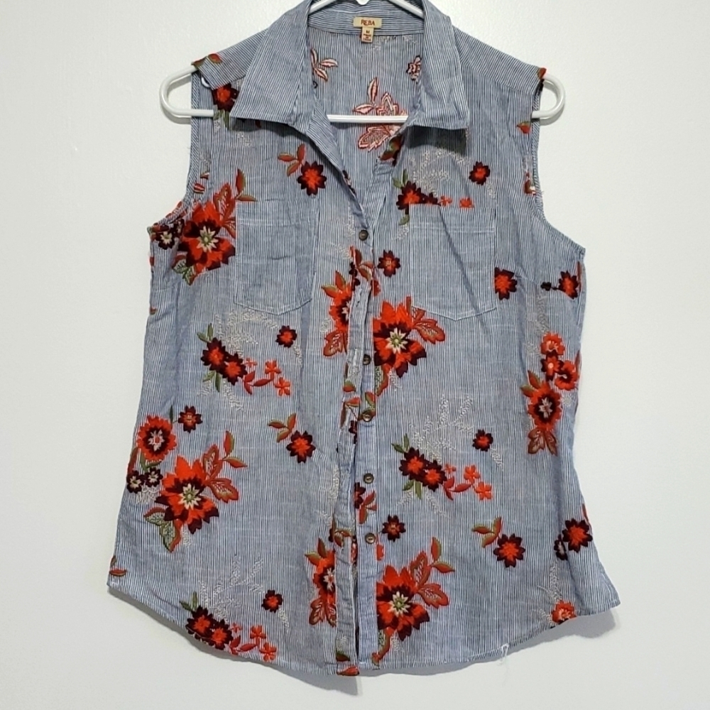 Size M Reba embroidered button down shirt short sleeve​​​​​​​